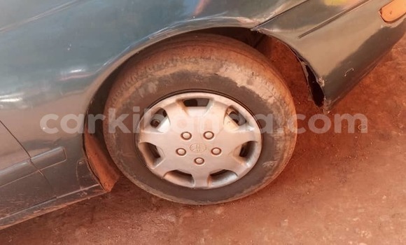 Gura Yakoze Toyota Corona Green Imodoka i Mpigi mu Central Gura Yakoze Toyota Corona Green Imodoka i Mpigi mu Central