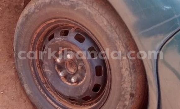 Gura Yakoze Toyota Corona Green Imodoka i Mpigi mu Central Gura Yakoze Toyota Corona Green Imodoka i Mpigi mu Central