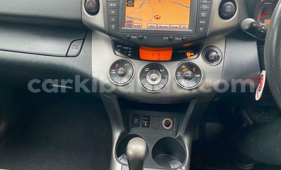 Gura Yakoze Toyota RAV4 Beige Imodoka i Kampala mu Uganda Gura Yakoze Toyota RAV4 Beige Imodoka i Kampala mu Uganda