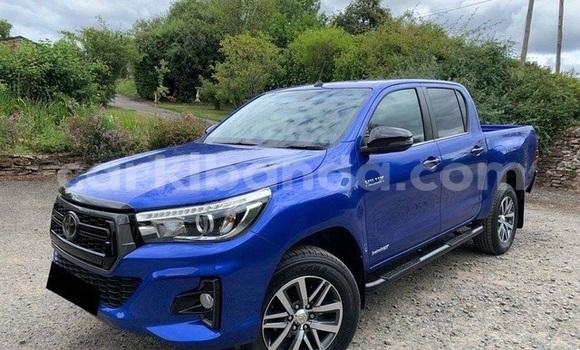 Gura Yakoze Toyota Hilux Blue Imodoka i Kampala mu Uganda Gura Yakoze Toyota Hilux Blue Imodoka i Kampala mu Uganda