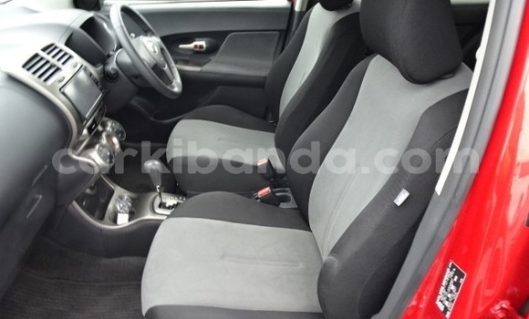 Gura Yakoze Toyota IST Red Imodoka i Kampala mu Uganda Gura Yakoze Toyota IST Red Imodoka i Kampala mu Uganda