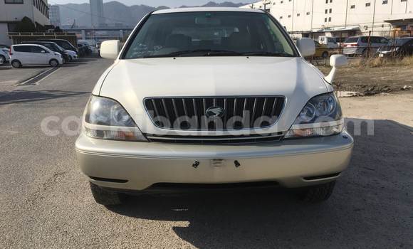 Gura Yakoze Toyota Harrier White Imodoka i Kampala mu Uganda Gura Yakoze Toyota Harrier White Imodoka i Kampala mu Uganda