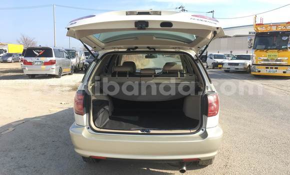 Gura Yakoze Toyota Harrier White Imodoka i Kampala mu Uganda Gura Yakoze Toyota Harrier White Imodoka i Kampala mu Uganda