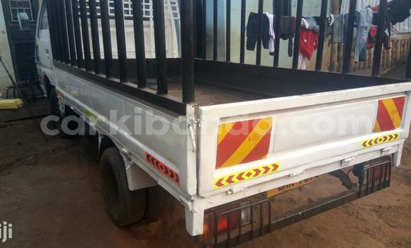 Nunua Ilio tumika Nissan Evalia Nyeupe Lori ndani ya Kampala nchini Uganda Nunua Ilio tumika Nissan Evalia Nyeupe Lori ndani ya Kampala nchini Uganda