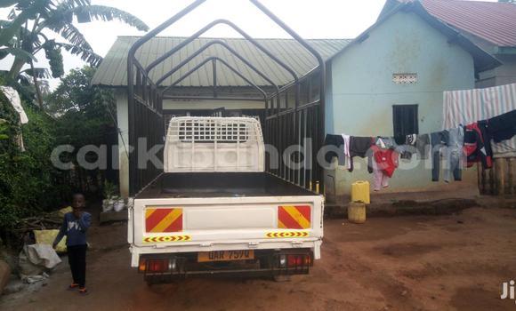 Nunua Ilio tumika Nissan Evalia Nyeupe Lori ndani ya Kampala nchini Uganda Nunua Ilio tumika Nissan Evalia Nyeupe Lori ndani ya Kampala nchini Uganda