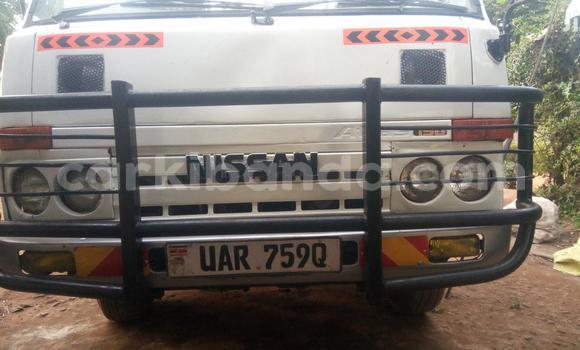 Nunua Ilio tumika Nissan Evalia Nyeupe Lori ndani ya Kampala nchini Uganda Nunua Ilio tumika Nissan Evalia Nyeupe Lori ndani ya Kampala nchini Uganda