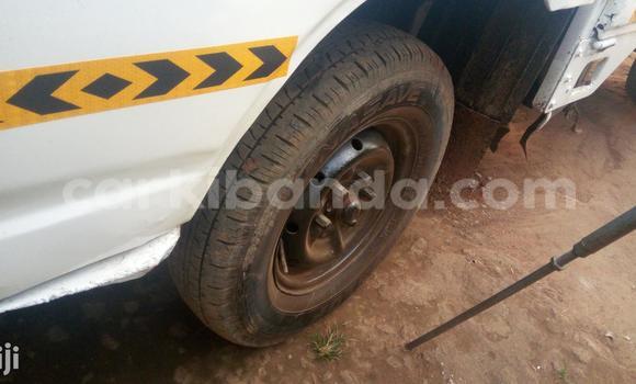 Nunua Ilio tumika Nissan Evalia Nyeupe Lori ndani ya Kampala nchini Uganda Nunua Ilio tumika Nissan Evalia Nyeupe Lori ndani ya Kampala nchini Uganda