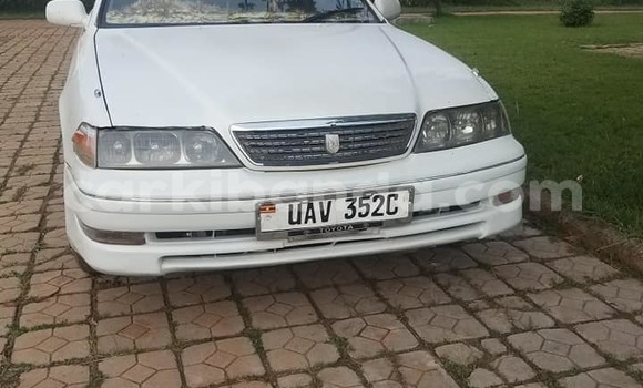 Gura Yakoze Toyota Mark II White Imodoka i Kampala mu Uganda Gura Yakoze Toyota Mark II White Imodoka i Kampala mu Uganda