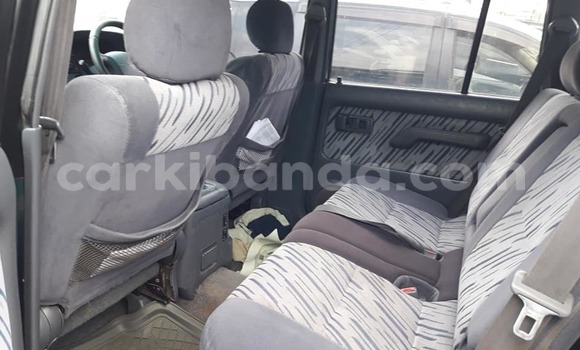 Gura Yakoze Toyota Land Cruiser Green Imodoka i Kampala mu Uganda Gura Yakoze Toyota Land Cruiser Green Imodoka i Kampala mu Uganda