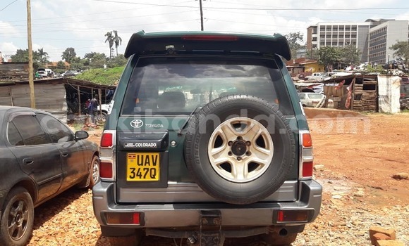 Gura Yakoze Toyota Land Cruiser Green Imodoka i Kampala mu Uganda Gura Yakoze Toyota Land Cruiser Green Imodoka i Kampala mu Uganda