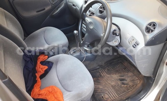 Gura Yakoze Toyota Vitz Silver Imodoka i Kampala mu Uganda Gura Yakoze Toyota Vitz Silver Imodoka i Kampala mu Uganda