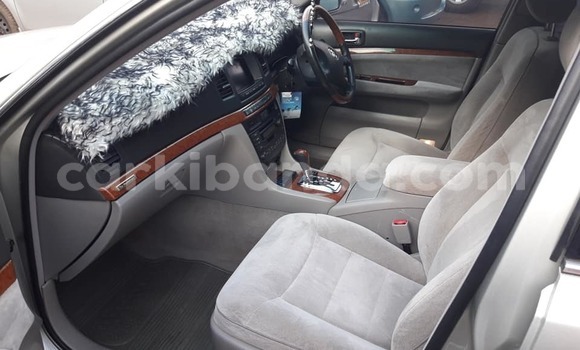 Gura Yakoze Toyota Mark II Silver Imodoka i Kampala mu Uganda Gura Yakoze Toyota Mark II Silver Imodoka i Kampala mu Uganda