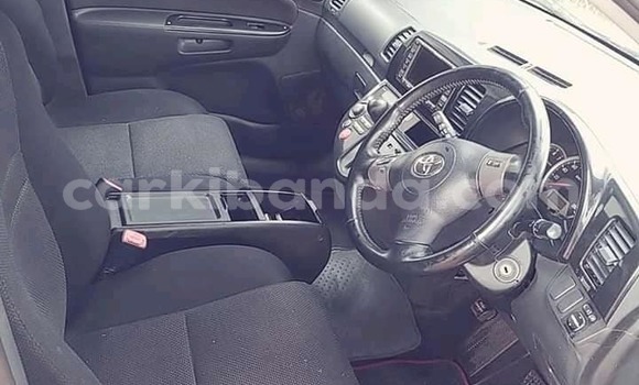 Gura Yakoze Toyota Wish White Imodoka i Kampala mu Uganda Gura Yakoze Toyota Wish White Imodoka i Kampala mu Uganda