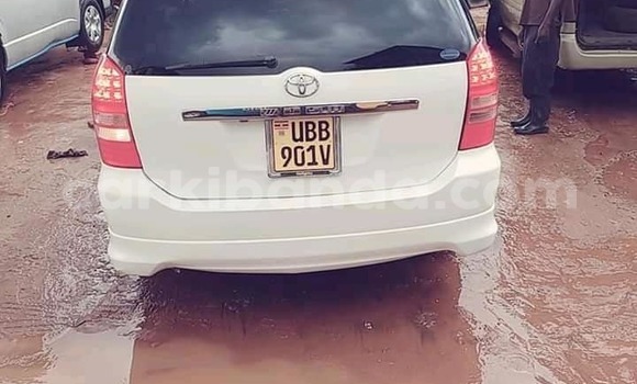 Gura Yakoze Toyota Wish White Imodoka i Kampala mu Uganda Gura Yakoze Toyota Wish White Imodoka i Kampala mu Uganda