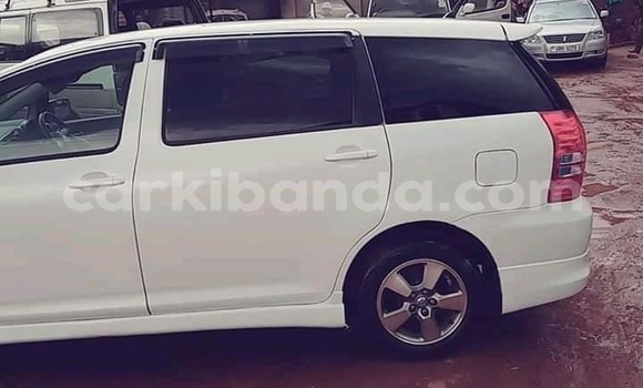 Gura Yakoze Toyota Wish White Imodoka i Kampala mu Uganda Gura Yakoze Toyota Wish White Imodoka i Kampala mu Uganda