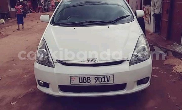 Gura Yakoze Toyota Wish White Imodoka i Kampala mu Uganda Gura Yakoze Toyota Wish White Imodoka i Kampala mu Uganda