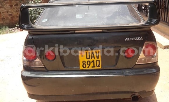 Gura Yakoze Toyota Altezza Black Imodoka i Kampala mu Uganda Gura Yakoze Toyota Altezza Black Imodoka i Kampala mu Uganda