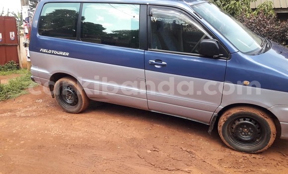 Acheter Occasion Voiture Toyota Noah Bleu à Kampala, Ouganda