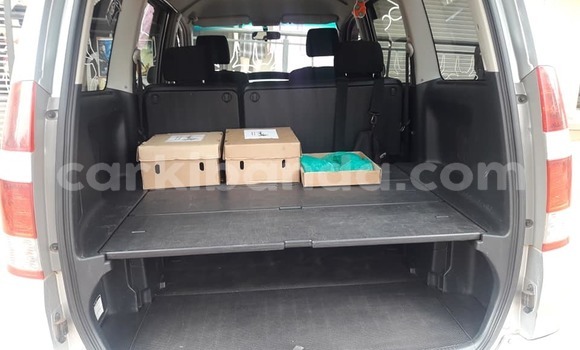 Gura Yakoze Toyota Noah Silver Imodoka i Kampala mu Uganda Gura Yakoze Toyota Noah Silver Imodoka i Kampala mu Uganda