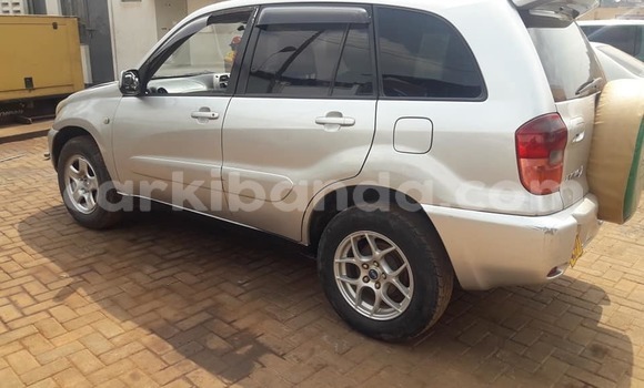 Gura Yakoze Toyota RAV4 Silver Imodoka i Kampala mu Uganda