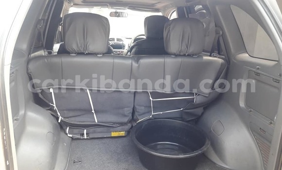 Gura Yakoze Toyota RAV4 Silver Imodoka i Kampala mu Uganda Gura Yakoze Toyota RAV4 Silver Imodoka i Kampala mu Uganda