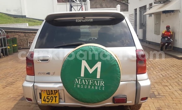 Gura Yakoze Toyota RAV4 Silver Imodoka i Kampala mu Uganda Gura Yakoze Toyota RAV4 Silver Imodoka i Kampala mu Uganda