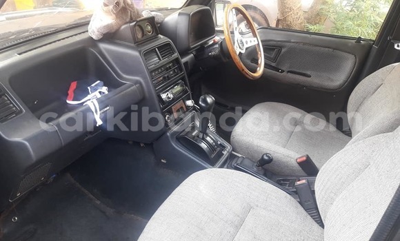 Gura Yakoze Suzuki Escudo Red Imodoka i Kampala mu Uganda Gura Yakoze Suzuki Escudo Red Imodoka i Kampala mu Uganda