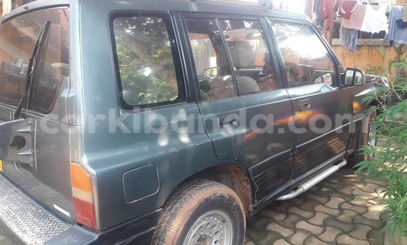 Gura Yakoze Suzuki Escudo Red Imodoka i Kampala mu Uganda Gura Yakoze Suzuki Escudo Red Imodoka i Kampala mu Uganda