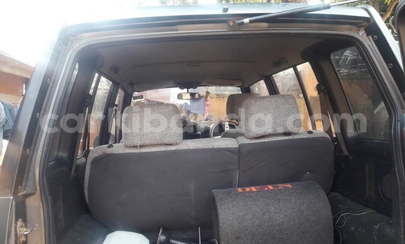 Gura Yakoze Suzuki Escudo Red Imodoka i Kampala mu Uganda Gura Yakoze Suzuki Escudo Red Imodoka i Kampala mu Uganda