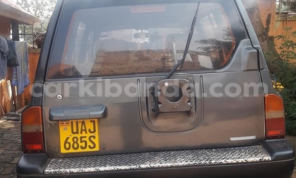 Gura Yakoze Suzuki Escudo Red Imodoka i Kampala mu Uganda Gura Yakoze Suzuki Escudo Red Imodoka i Kampala mu Uganda