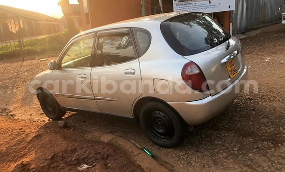 Acheter Occasion Voiture Toyota Duet Gris à Kampala, Ouganda