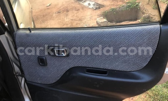 Gura Yakoze Toyota Duet Silver Imodoka i Kampala mu Uganda Gura Yakoze Toyota Duet Silver Imodoka i Kampala mu Uganda