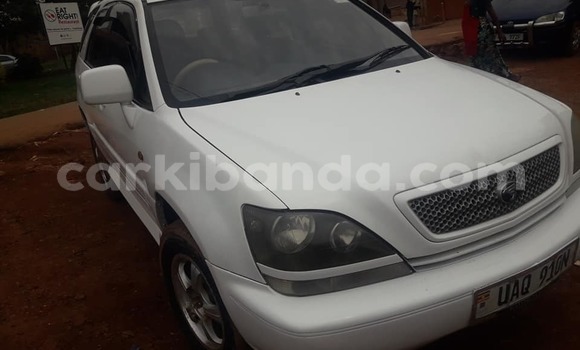 Gura Yakoze Toyota Harrier White Imodoka i Kampala mu Uganda Gura Yakoze Toyota Harrier White Imodoka i Kampala mu Uganda