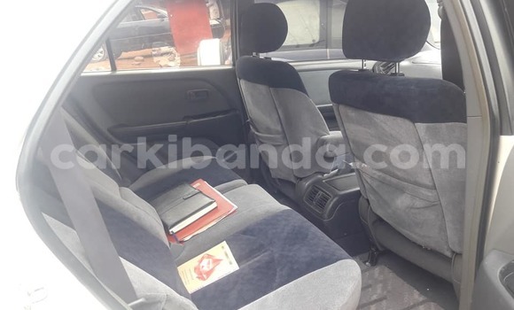 Gura Yakoze Toyota Harrier White Imodoka i Kampala mu Uganda Gura Yakoze Toyota Harrier White Imodoka i Kampala mu Uganda