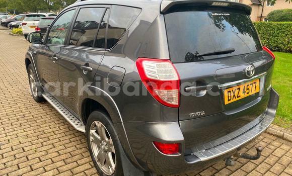 Gura Yakoze Toyota RAV4 Beige Imodoka i Kampala mu Uganda Gura Yakoze Toyota RAV4 Beige Imodoka i Kampala mu Uganda