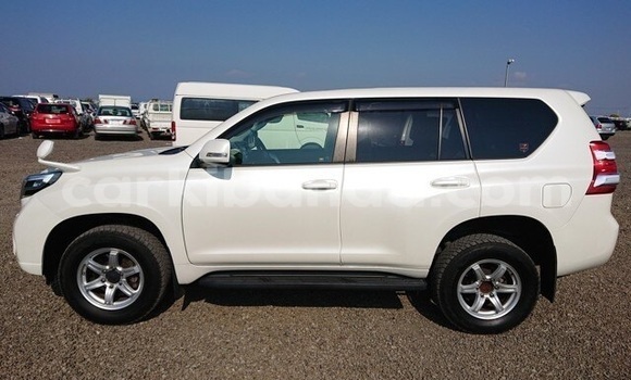 Acheter Occasion Voiture Toyota Land Cruiser Prado Blanc à Kampala, Ouganda