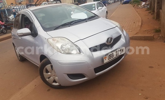 Nunua Ilio tumika Toyota Vitz Fedha Gari ndani ya Kampala nchini Uganda Nunua Ilio tumika Toyota Vitz Fedha Gari ndani ya Kampala nchini Uganda