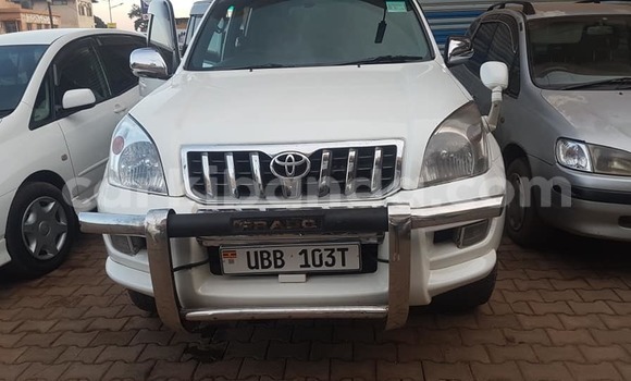 Gura Yakoze Toyota Land Cruiser Prado White Imodoka i Kampala mu Uganda Gura Yakoze Toyota Land Cruiser Prado White Imodoka i Kampala mu Uganda