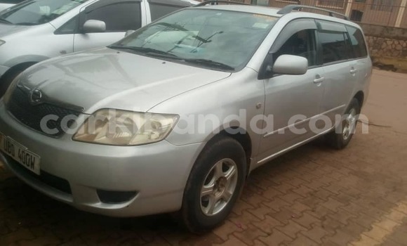 Gura Yakoze Toyota Fielder Silver Imodoka i Kampala mu Uganda