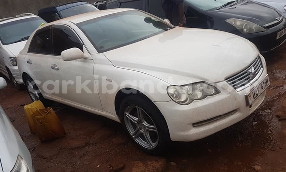 Gura Yakoze Toyota Mark X White Imodoka i Kampala mu Uganda Gura Yakoze Toyota Mark X White Imodoka i Kampala mu Uganda
