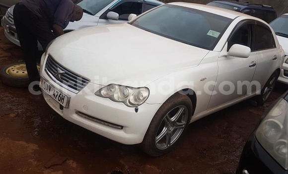 Gura Yakoze Toyota Mark X White Imodoka i Kampala mu Uganda Gura Yakoze Toyota Mark X White Imodoka i Kampala mu Uganda