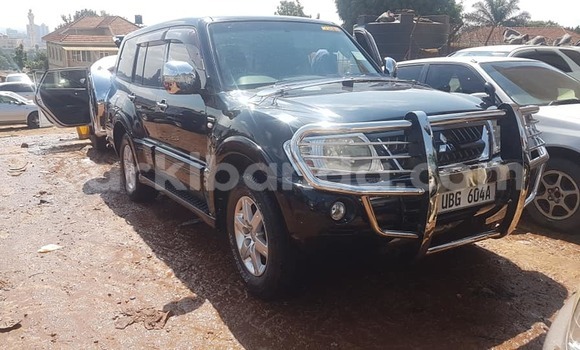 Gura Yakoze Mitsubishi Pajero Black Imodoka i Adjumani mu Northern Gura Yakoze Mitsubishi Pajero Black Imodoka i Adjumani mu Northern