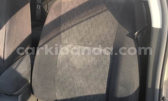 Gura Yakoze Toyota Carina Silver Imodoka i Kampala mu Uganda Gura Yakoze Toyota Carina Silver Imodoka i Kampala mu Uganda