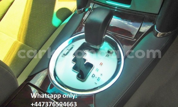 Gura Yakoze Toyota Mark X White Imodoka i Kampala mu Uganda Gura Yakoze Toyota Mark X White Imodoka i Kampala mu Uganda