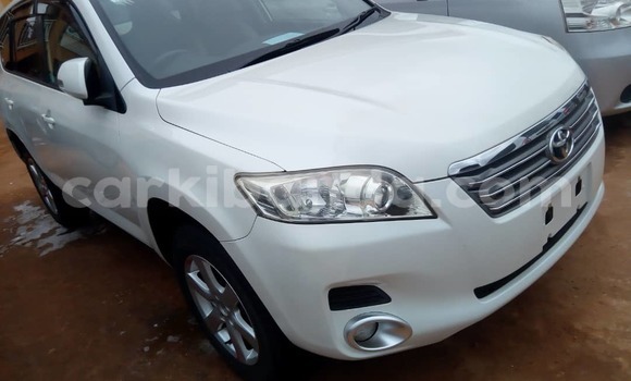 Gura Nshya Toyota Vanguard White Imodoka i Kampala mu Uganda Gura Nshya Toyota Vanguard White Imodoka i Kampala mu Uganda