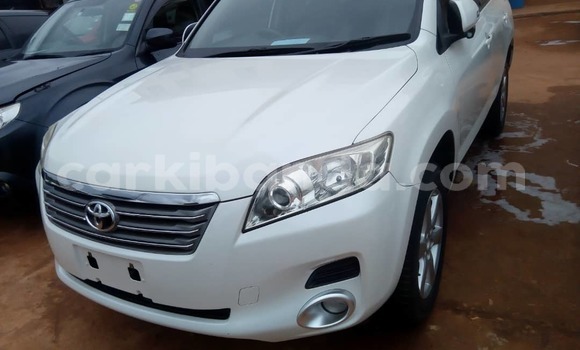 Gura Nshya Toyota Vanguard White Imodoka i Kampala mu Uganda Gura Nshya Toyota Vanguard White Imodoka i Kampala mu Uganda
