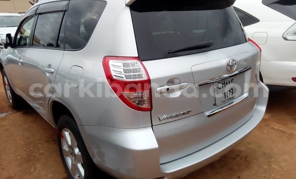 Gura Nshya Toyota Vanguard Silver Imodoka i Kampala mu Uganda Gura Nshya Toyota Vanguard Silver Imodoka i Kampala mu Uganda