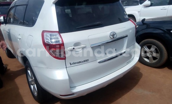 Gura Nshya Toyota Vanguard White Imodoka i Kampala mu Uganda Gura Nshya Toyota Vanguard White Imodoka i Kampala mu Uganda