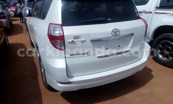 Gura Nshya Toyota Vanguard White Imodoka i Kampala mu Uganda Gura Nshya Toyota Vanguard White Imodoka i Kampala mu Uganda