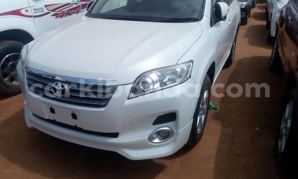 Gura Nshya Toyota Vanguard White Imodoka i Kampala mu Uganda Gura Nshya Toyota Vanguard White Imodoka i Kampala mu Uganda